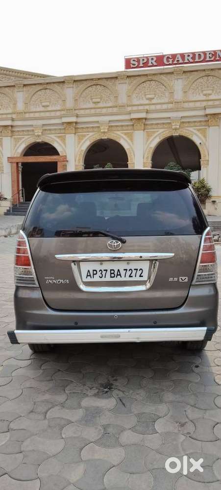 Toyota Innova 2004-2011 2.5 V Diesel 8-seater, 2009, Diesel