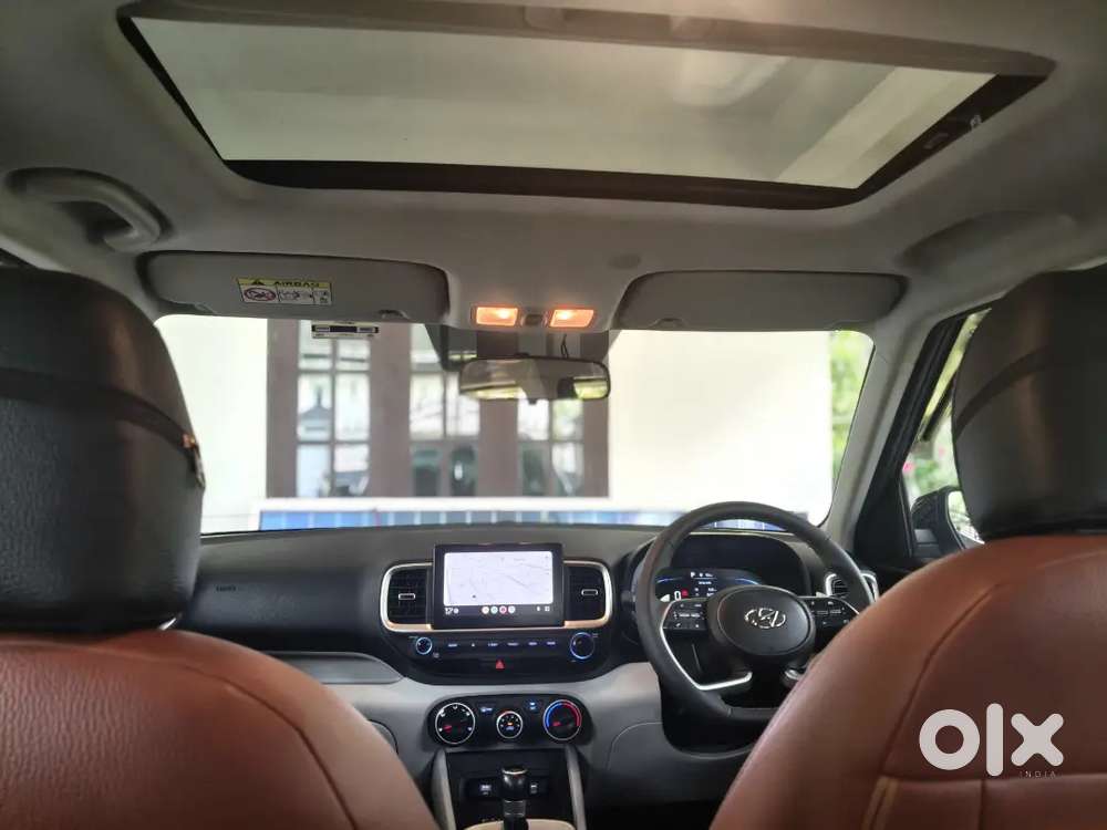 Hyundai Venue 2024 Petrol Well Maintained