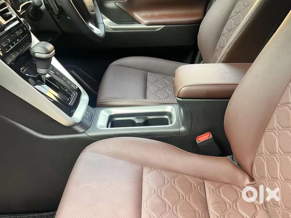 Toyota Innova Hycross 2.0 Zx (o) Hybrid 7 Str, 2025, Petrol