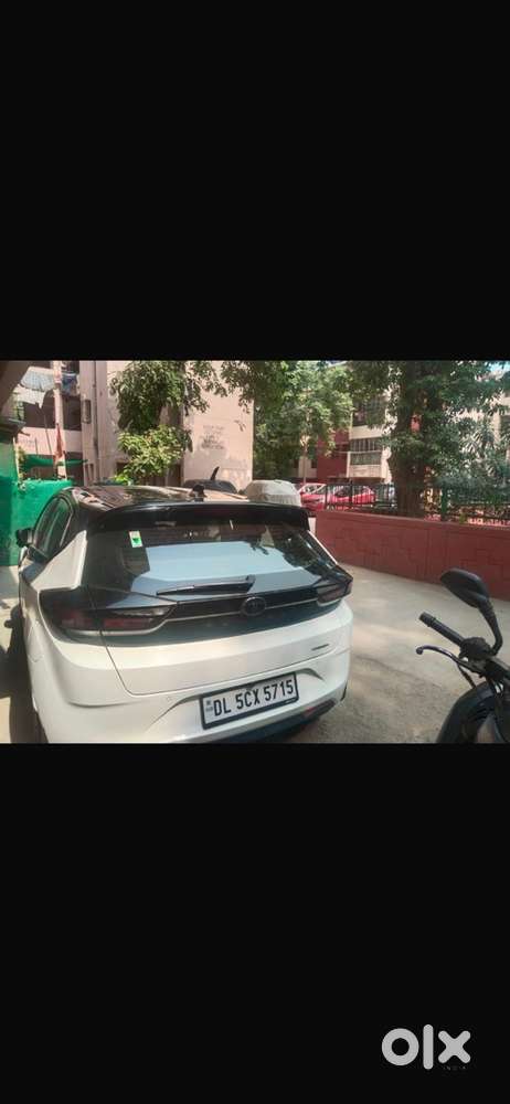 Tata Altroz Petrol 2024