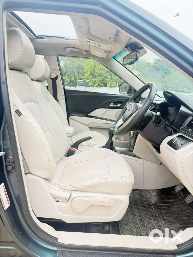 Mahindra Xuv300 W8 Option Dual Tone Diesel, 2019, Diesel