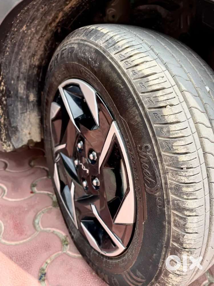 Kia Sonet 2024 Petrol 6000 Km Driven With Sunroof