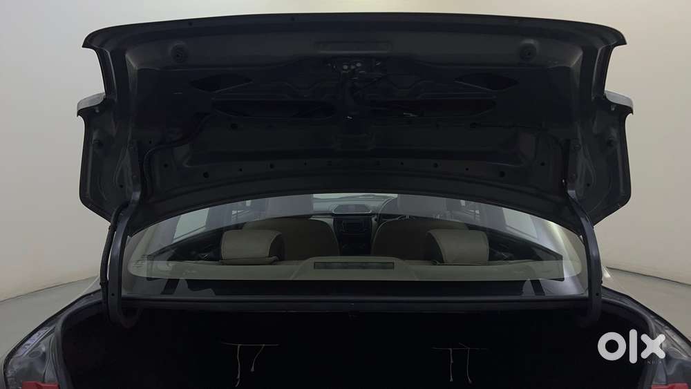 Maruti Suzuki Dzire Vdi Amt, 2017, Diesel