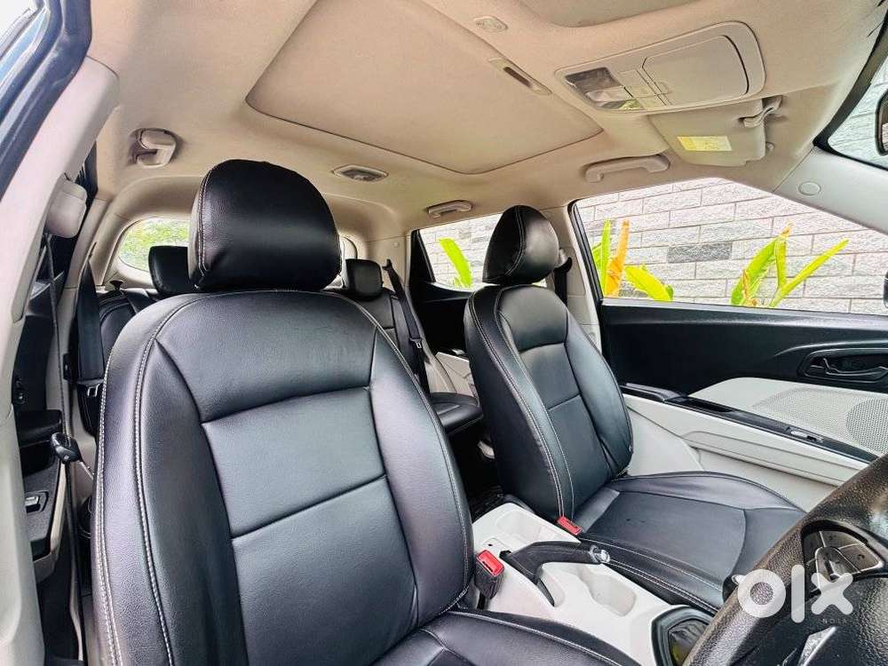 Mahindra Xuv300 W6 Amt Diesel, 2023, Diesel