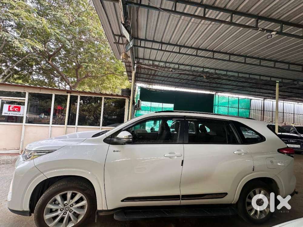 Toyota Innova Hycross 2.0 Vx Hybrid 7 Str, 2025, Petrol