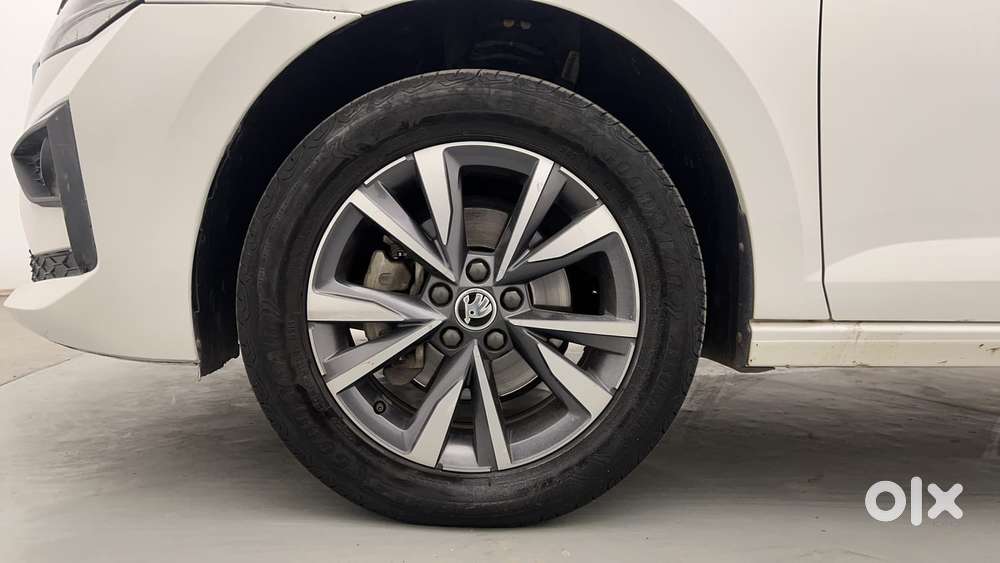 Skoda Slavia Style 1.0l Tsi At, 2023, Petrol