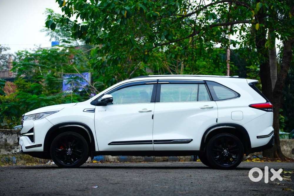 Toyota Innova Hycross 2.0 Zx Hybrid 7 Str, 2023, Petrol