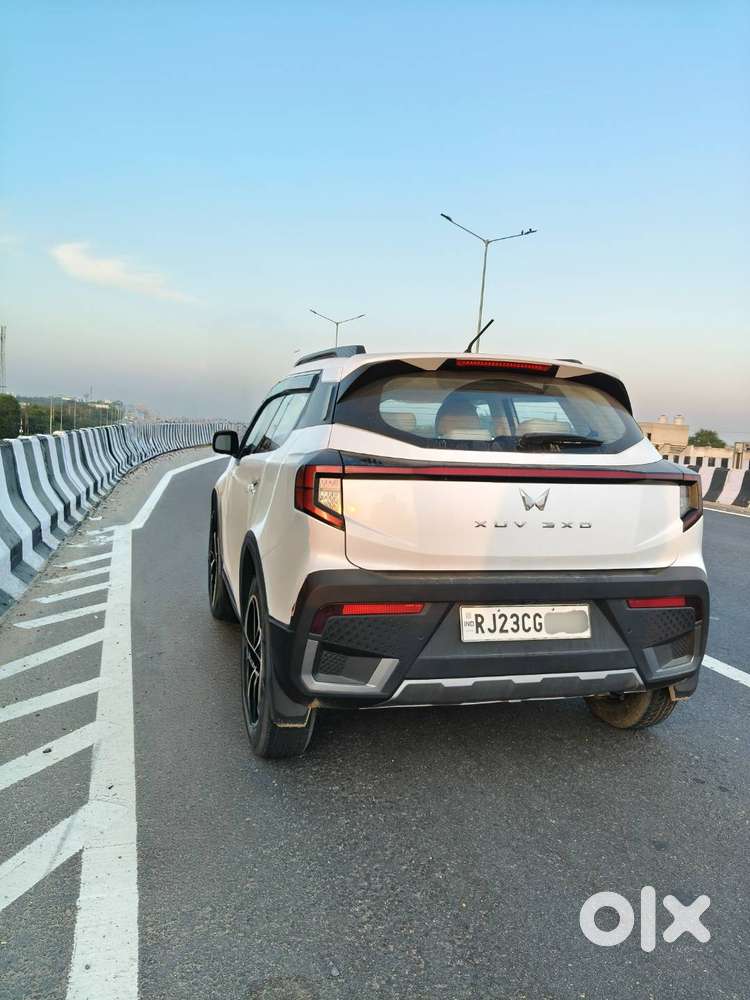 Mahindra 3xo White Ax5