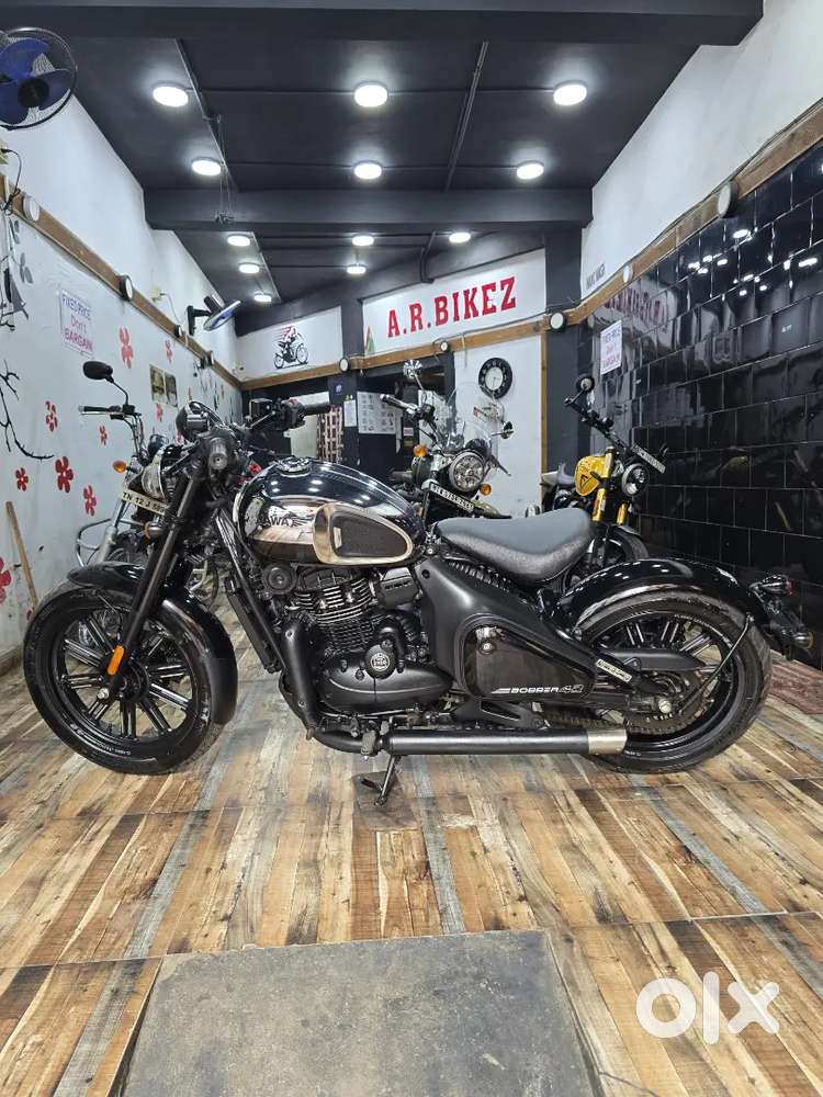 JAWA BOBBER CHROME BLACK