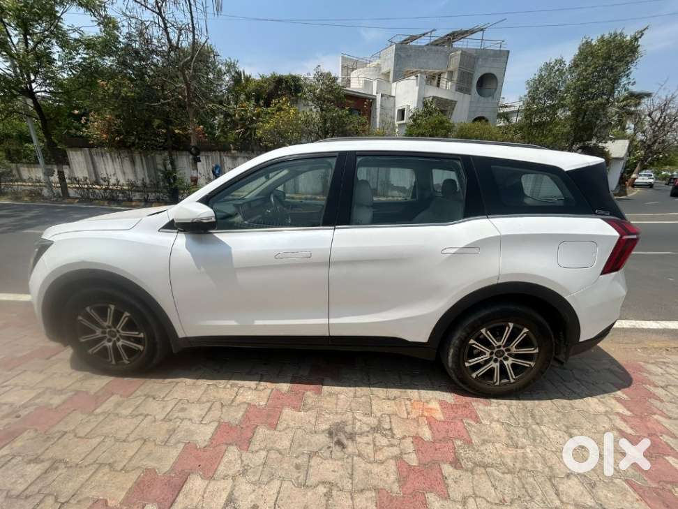 Mahindra Xuv700 2.0 Ax 5 Petrol At Str, 2023, Petrol