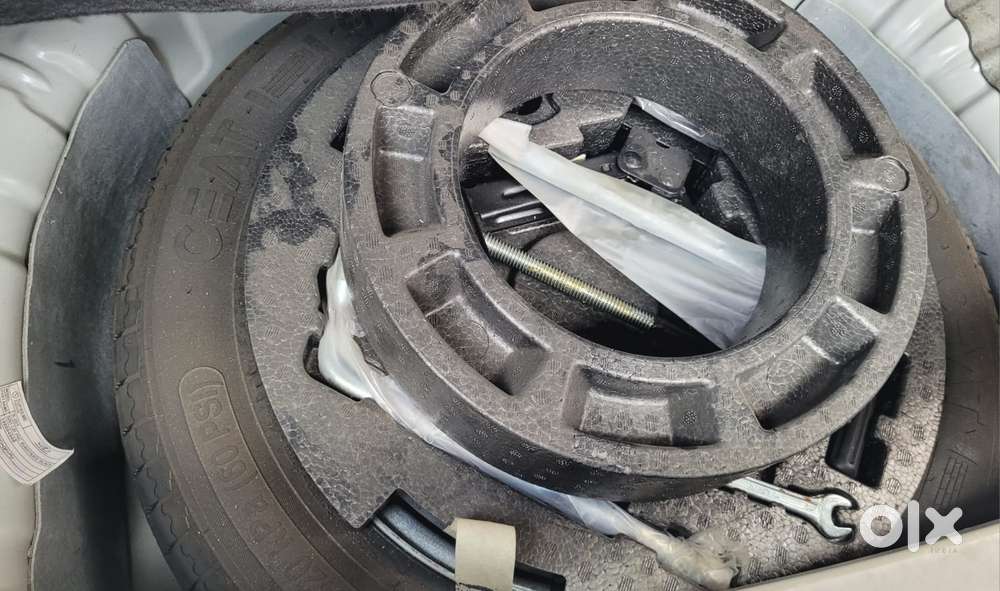 Mahindra Xuv300 1.2 W8 (o) Amt Petrol, 2023, Petrol