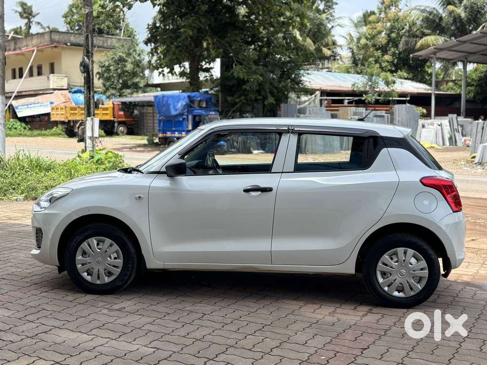 Maruti Suzuki Swift 1.2 Lxi (o), 2024, Petrol