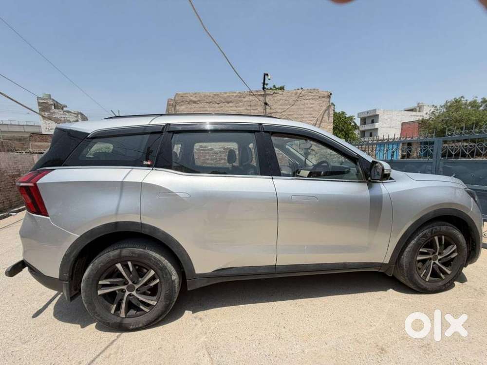 Mahindra Xuv700 2.0 Mx Petrol Mt 5 Str, 2022, Petrol