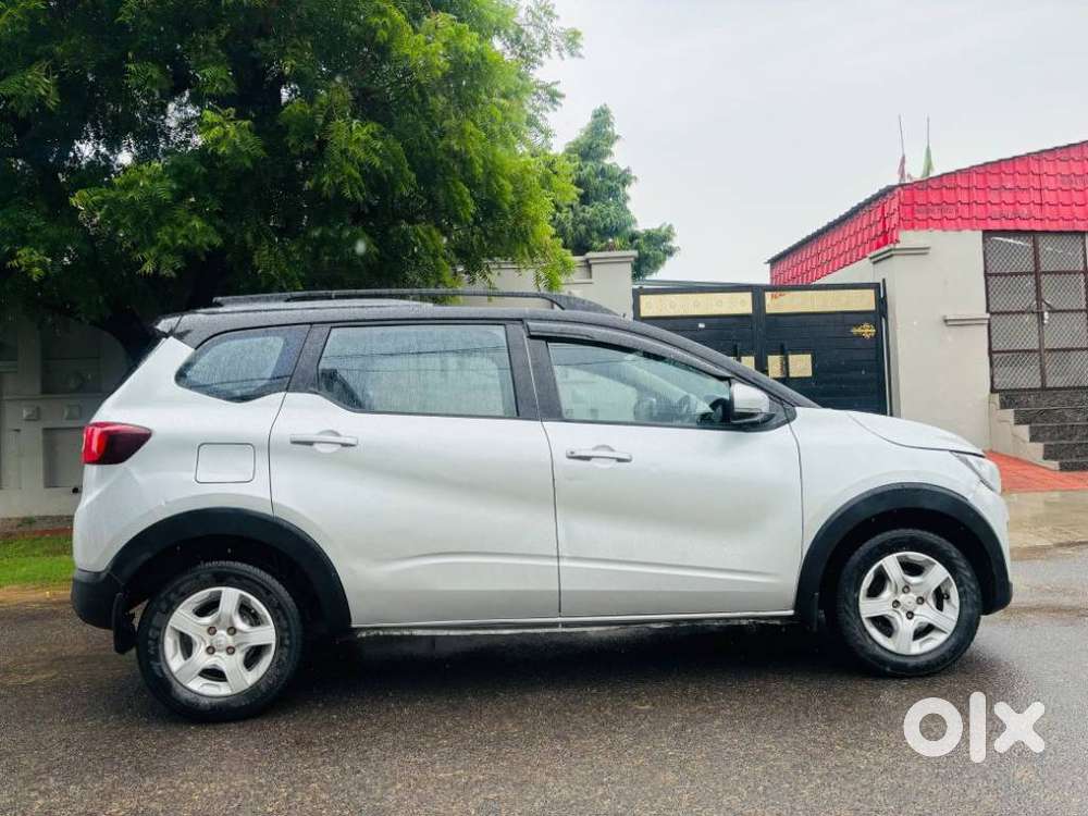 Renault Triber Rxt, 2023, Petrol