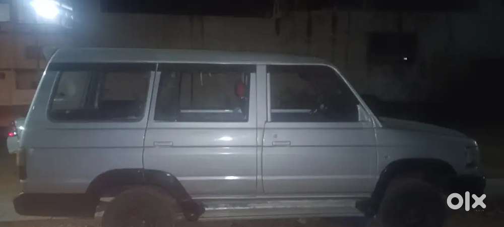 Toyota Qualis 2004 Diesel 255000 Km Driven