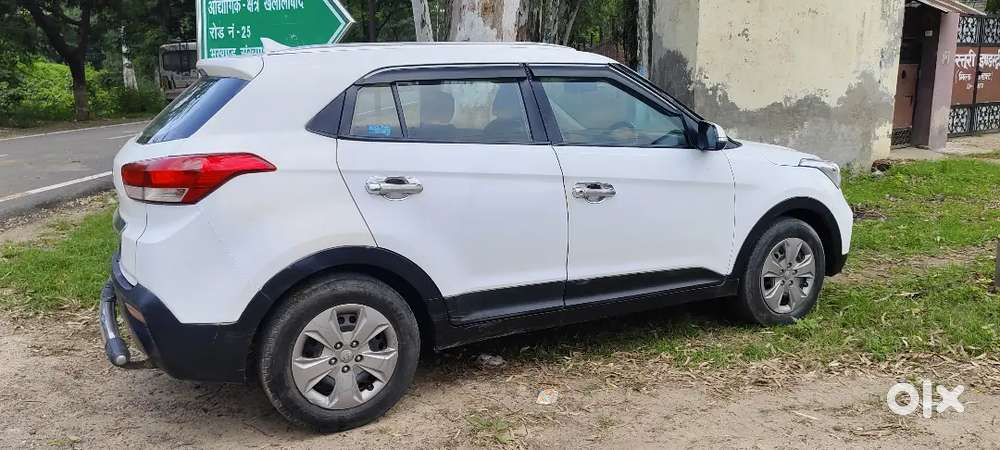 ये गाड़ी हमको बेचनी है और दूसरी लेनी है ये गाड़ी ख़लीलाबाद जिला संत कबीर