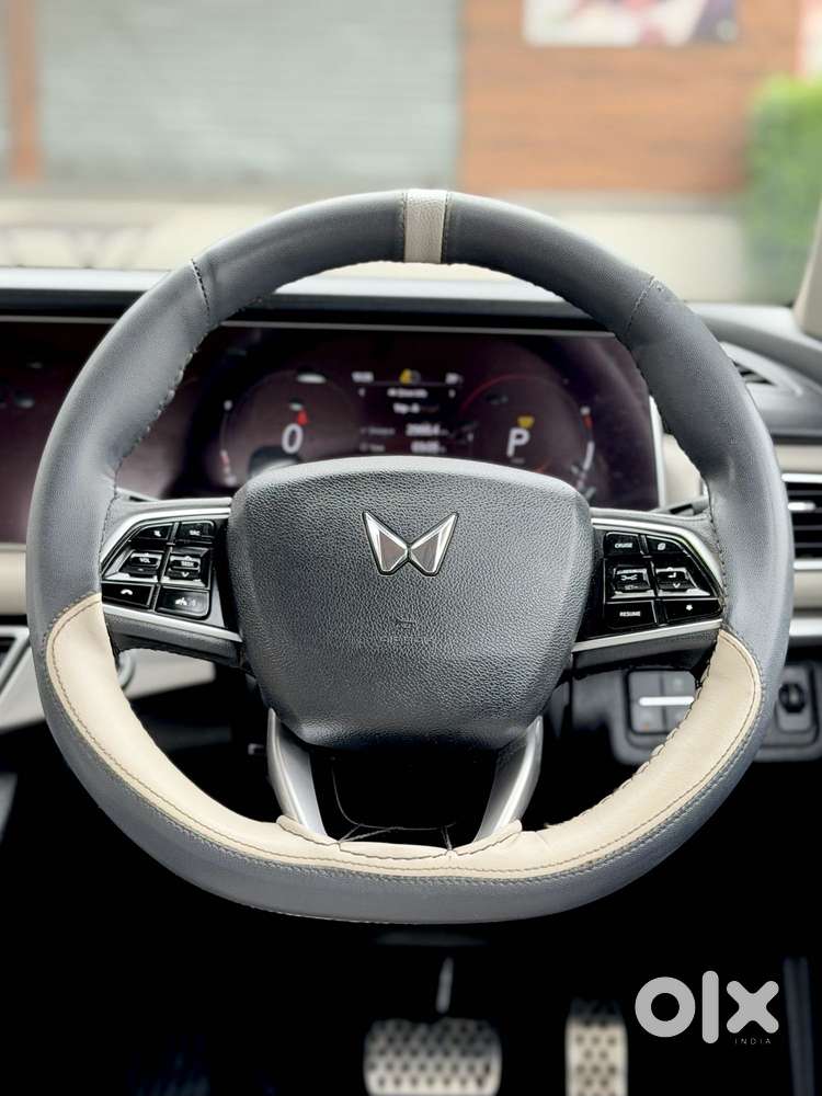 Mahindra Xuv700 2.2 Ax 7 Diesel At Luxury Pack Str Awd, 2023, Diesel
