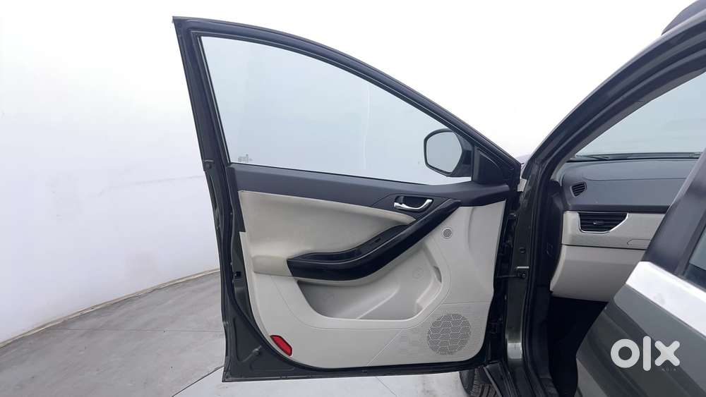 Tata Nexon Xz Plus (hs), 2022, Petrol