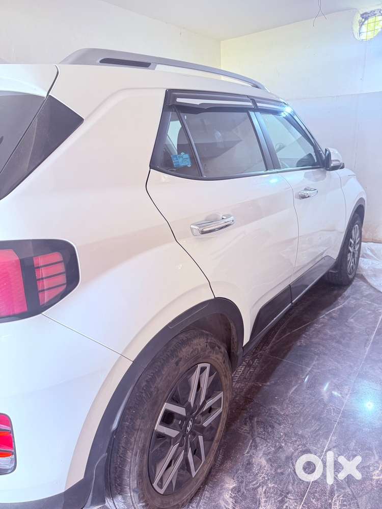 Hyundai Venue All Top Model Features Conected Tail Lamp Projector Head