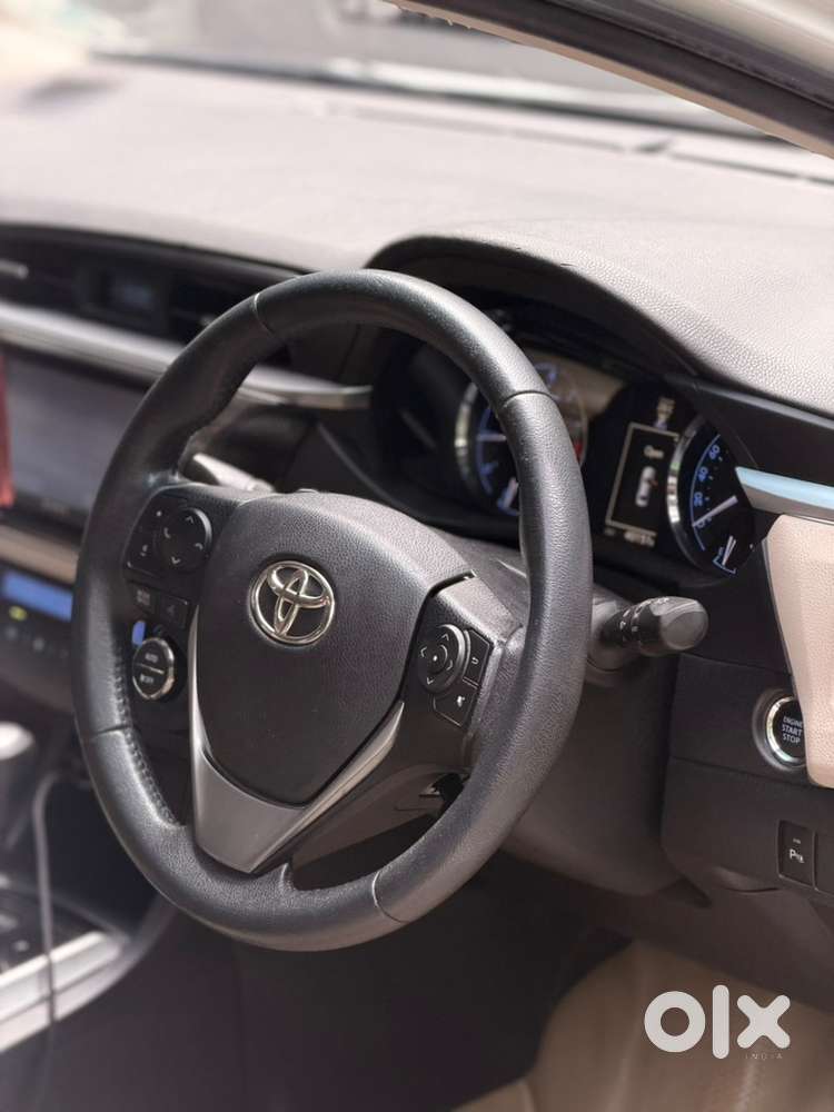 Toyota Corolla Altis 1.8 V At  2017  40,000 Km