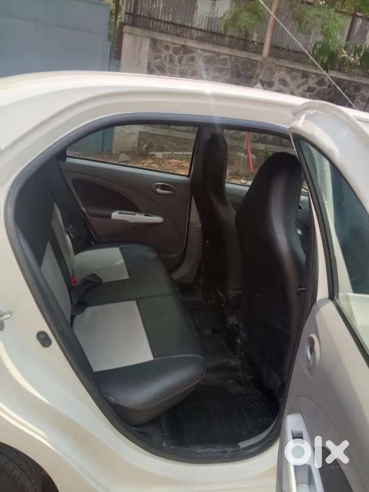 Toyota Etios 1.5 V, 2012, Petrol
