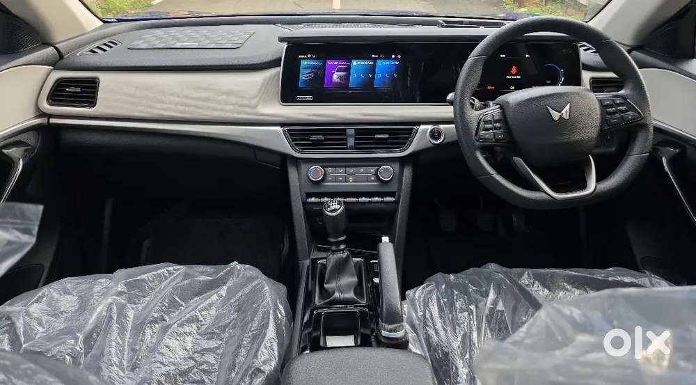 Mahindra Xuv700 Diesel 2025,just 10000 Kilometers Driven