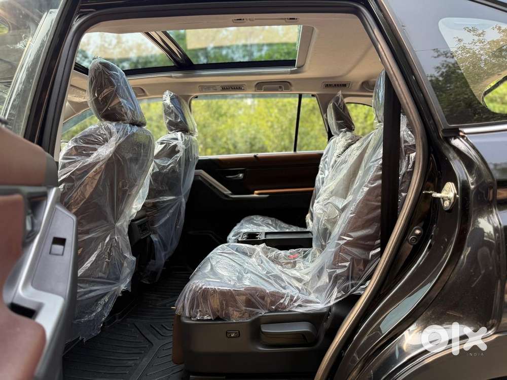 Toyota Innova Hycross 2.0 Zx Hybrid 7 Str, 2025, Petrol