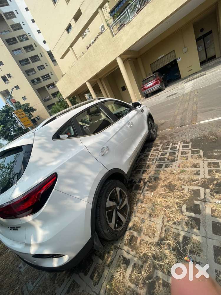 Mg Zs Ev White