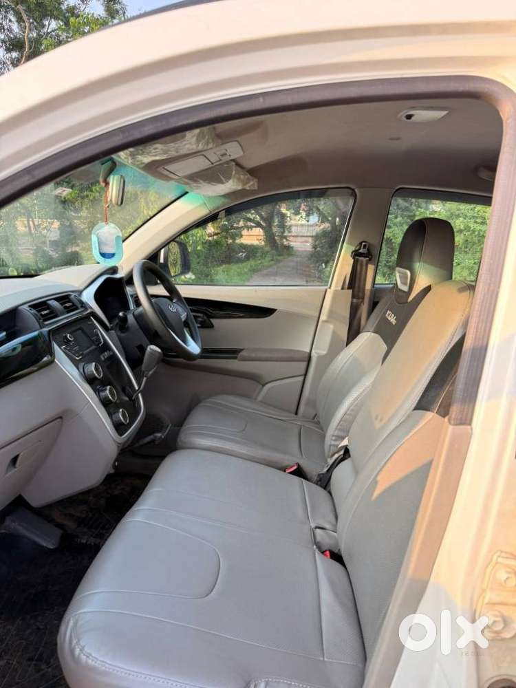 Mahindra Kuv 100 K8 5str, 2017, Petrol