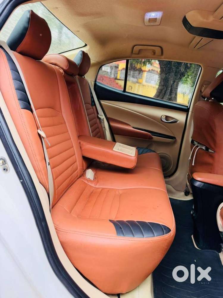 Toyota Yaris V Cvt, 2019, Petrol