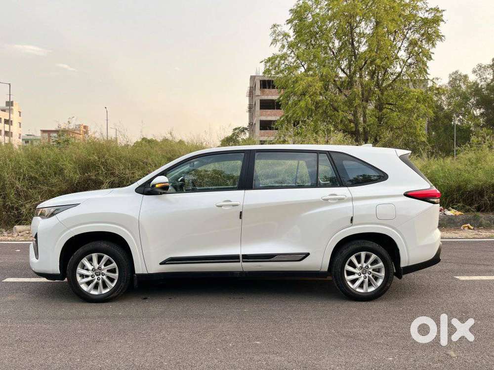 Toyota Innova Hycross 2.0 Gx 8 Str, 2025, Petrol