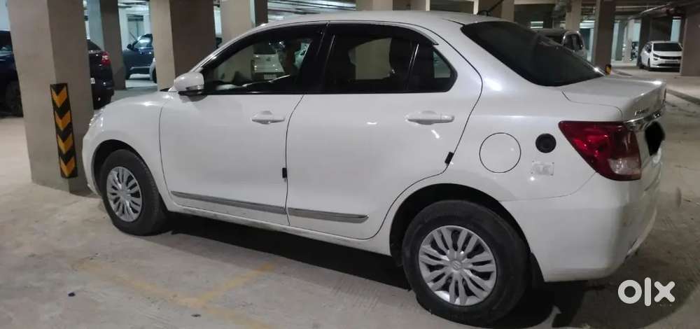 Car In A Excellent Condition (taxi Passing )