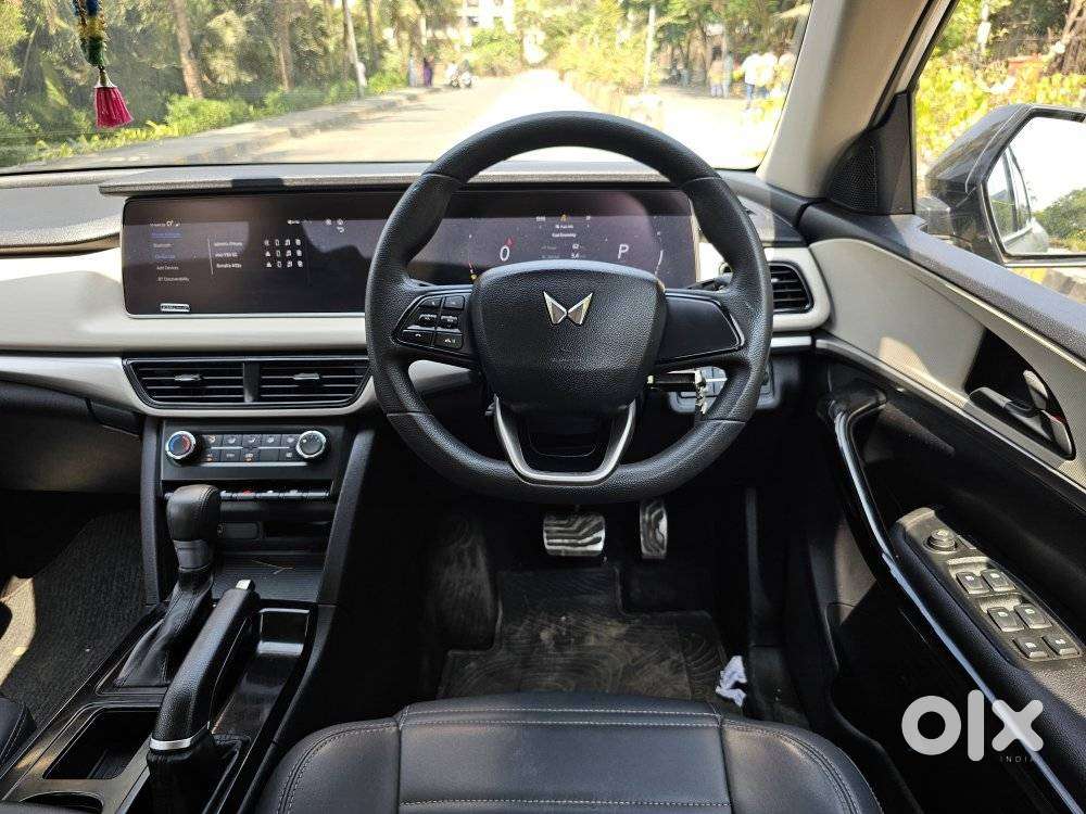Mahindra Xuv700 2.0 Ax 5 Petrol At Str, 2022, Petrol