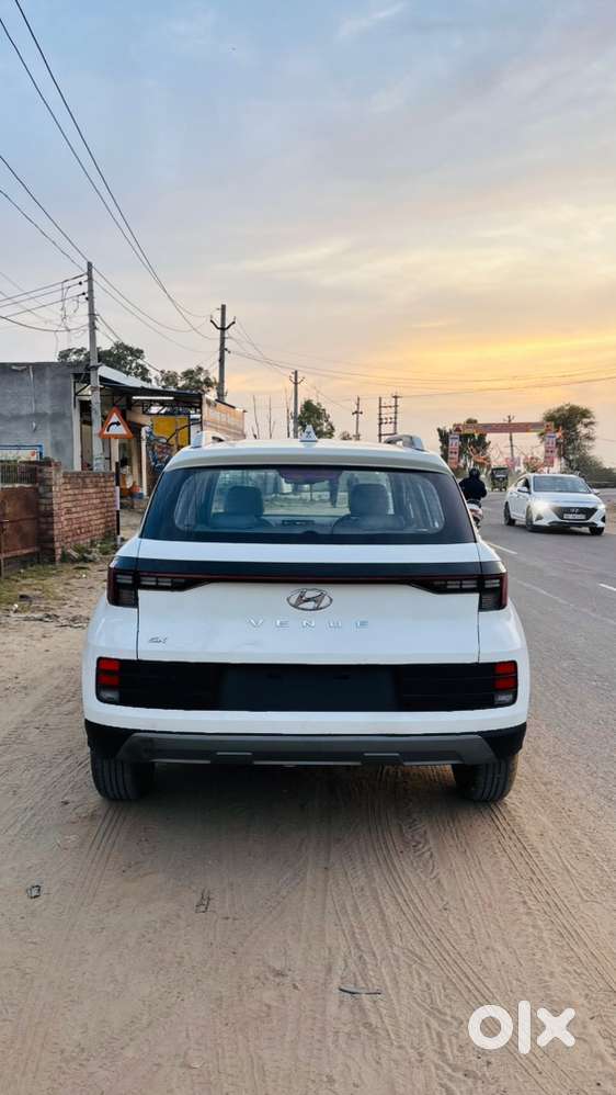 Hyundai Venue Petrol 2023