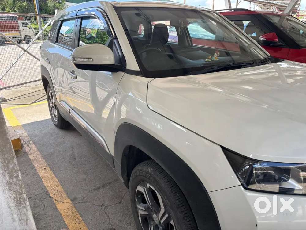 Maruti Suzuki Brezza Lxi 2024, Company Fitted Alloy Wheel
