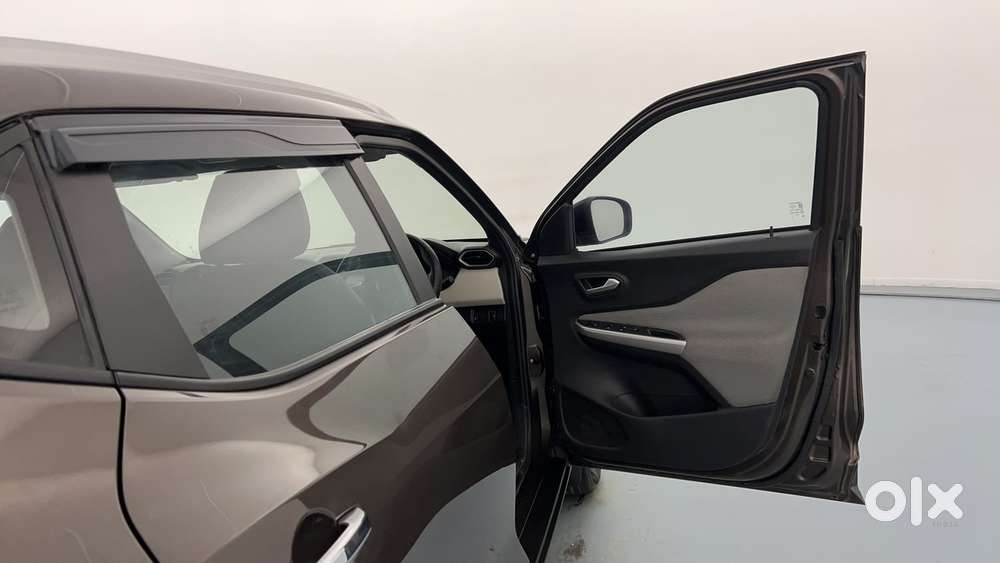 Nissan Magnite 1.0 Xv, 2023, Petrol