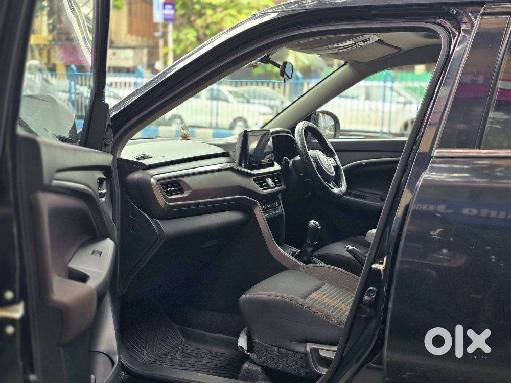 Maruti Suzuki Brezza 1.5 Zxi Smart Hybrid, 2024, Petrol
