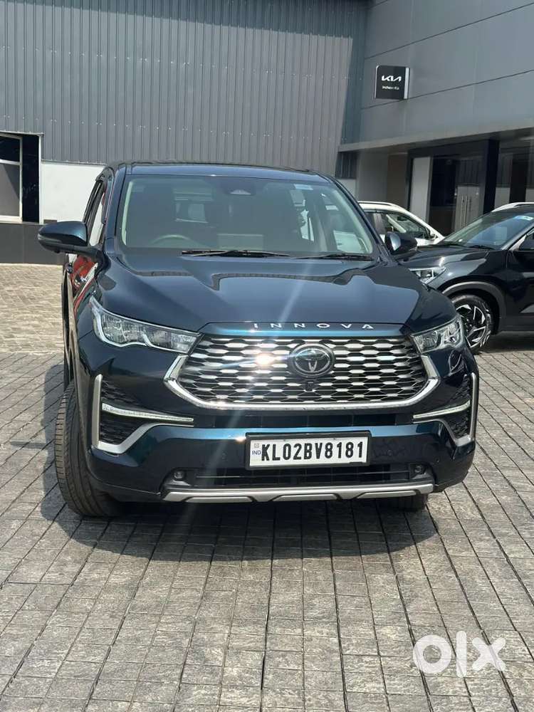 Toyota Innova Hycross 2024 Petrol 60400 Km Driven
