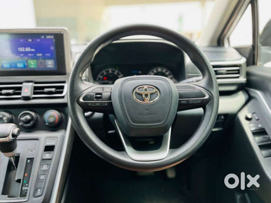 Toyota Innova Hycross