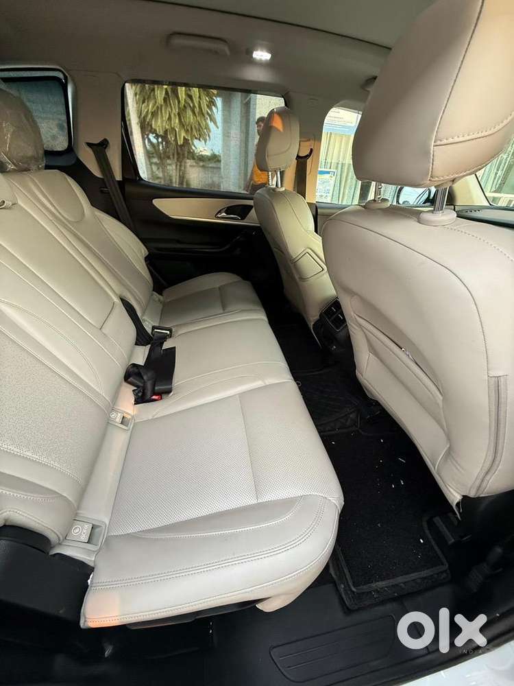 Mahindra Xuv700 2024 Diesel Well Maintained
