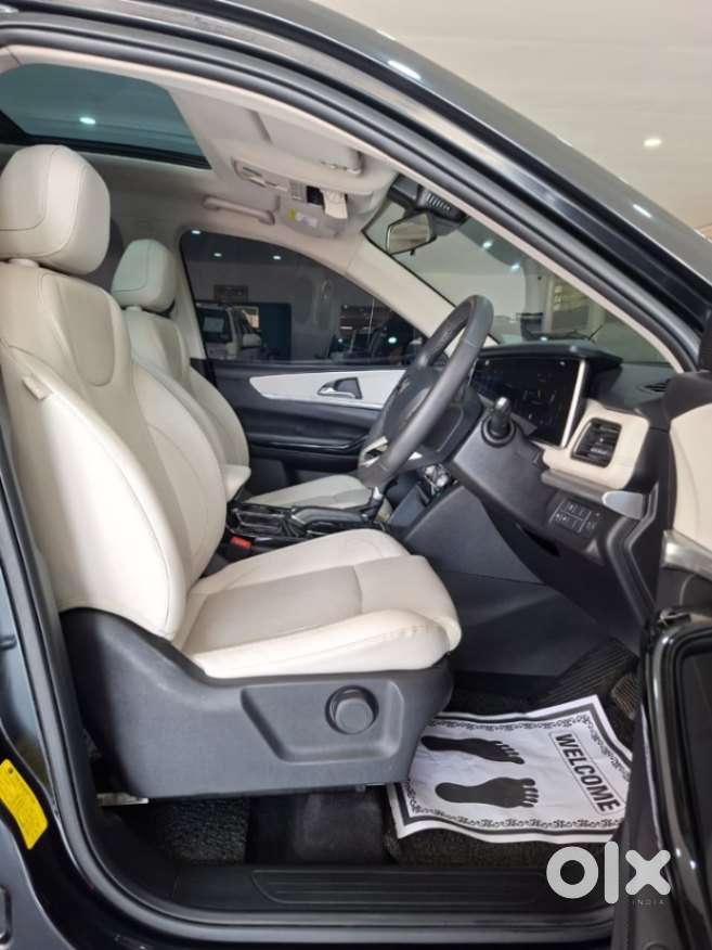 Mahindra Xuv700 2.2 Ax 7 Diesel At Str, 2024, Diesel