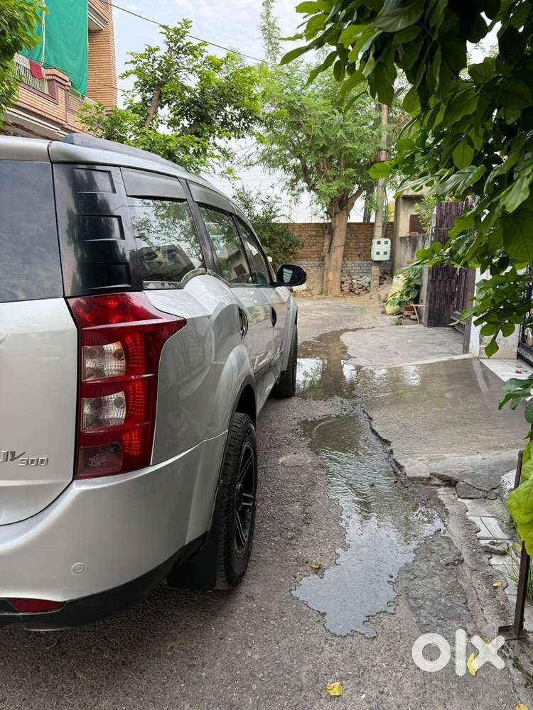 Mahindra Xuv500 Diesel 2013  Government Employee Car  Well Maintaine