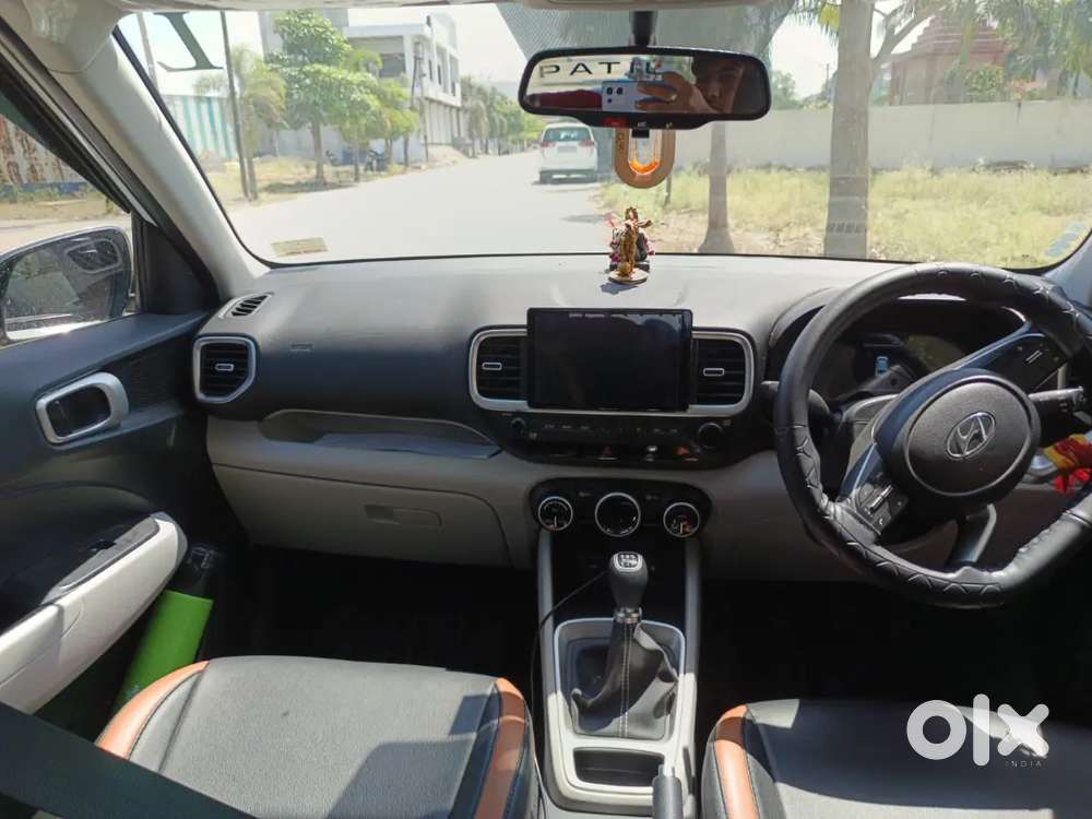 Hyundai Venue 2024 Petrol 10600 Km Driven
