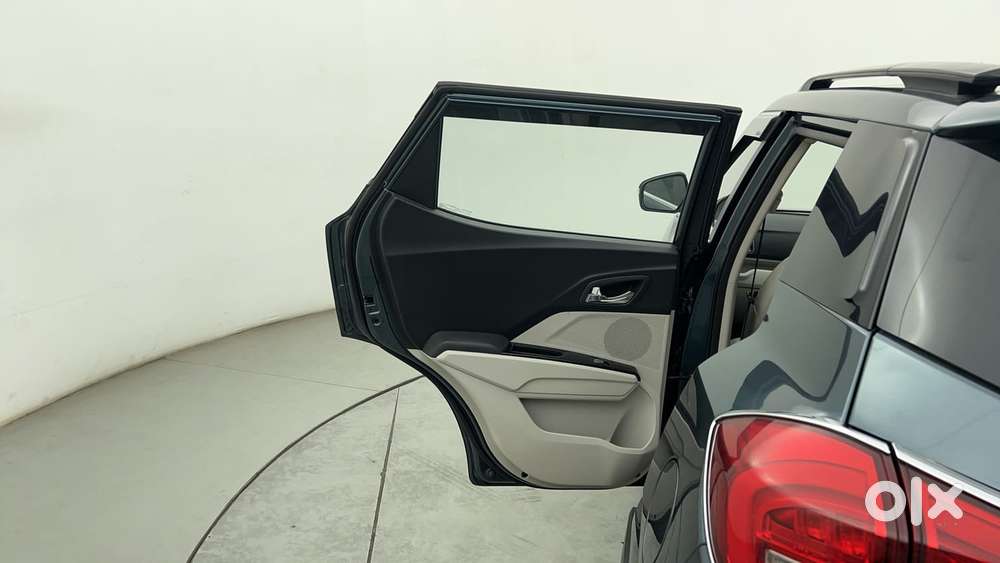 Mahindra Xuv300 1.2 W8 (o) Amt Petrol, 2022, Petrol