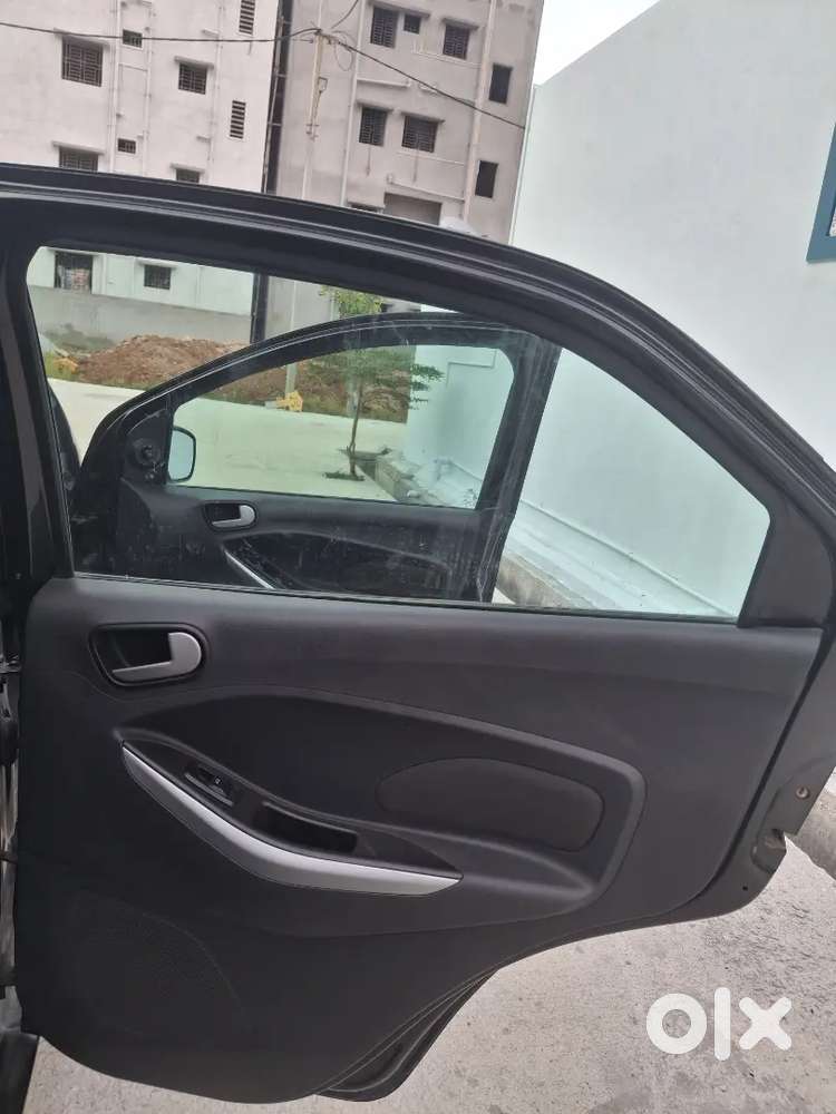 Ford Figo 1.2 Titanium Petrol 2016