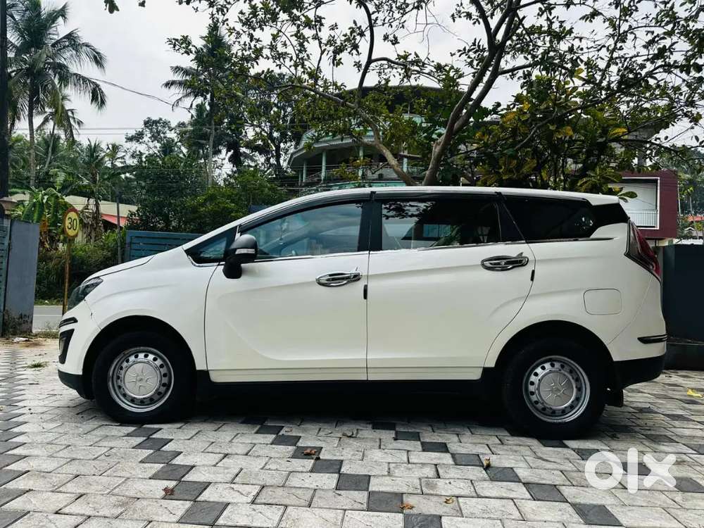 Mahindra Marazzo 2023 Diesel Manual