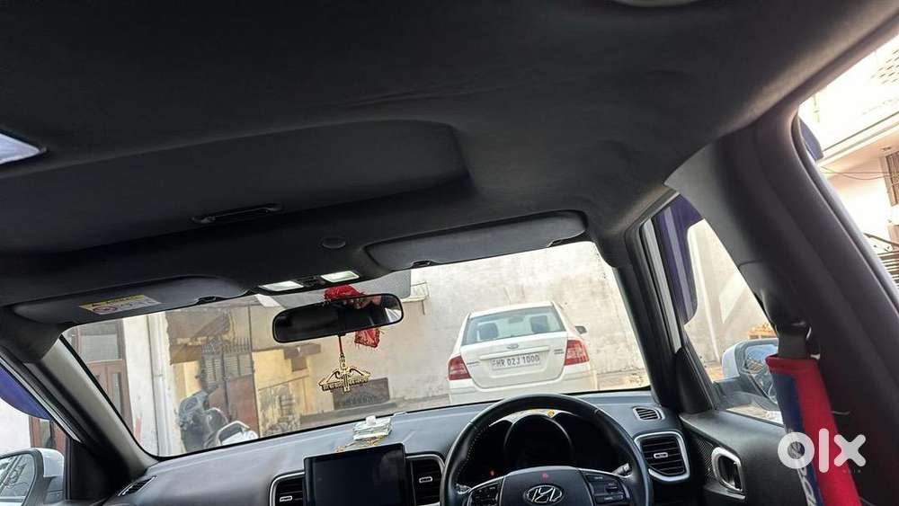 Hyundai Venue 2022 Petrol Well Maintained With Sunroof