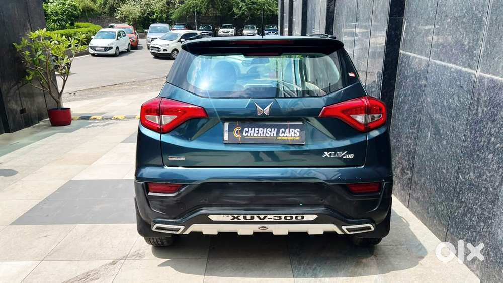 Mahindra Xuv300 1.2 W6 Amt Petrol, 2023, Petrol