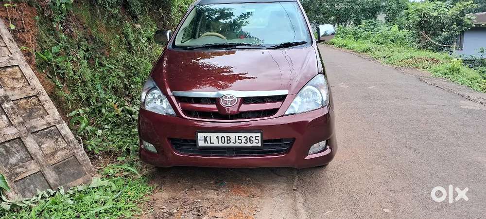 Toyota Innova Petrol 2005 Full Option