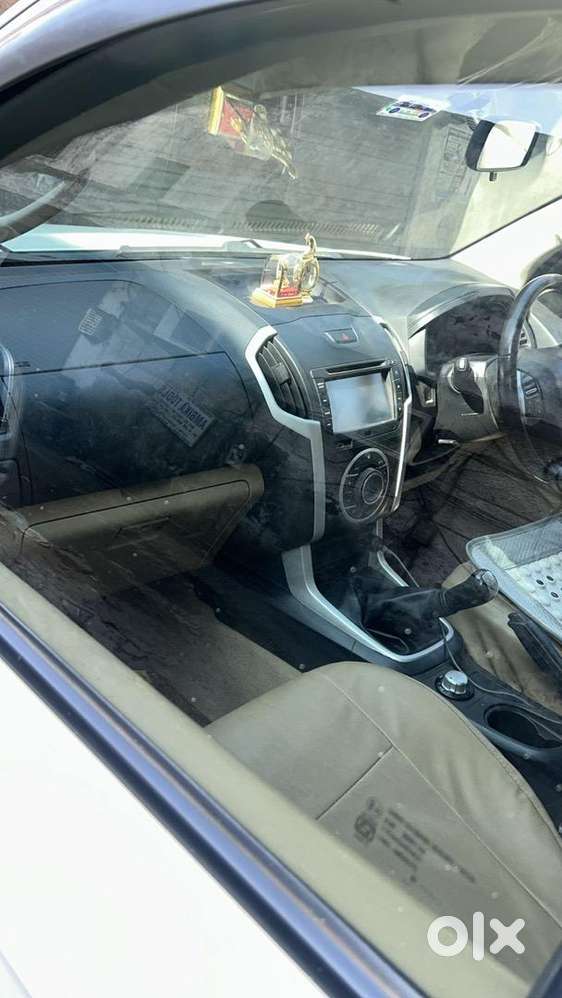 Isuzu D-max V-cross 2019 Diesel Well Maintained